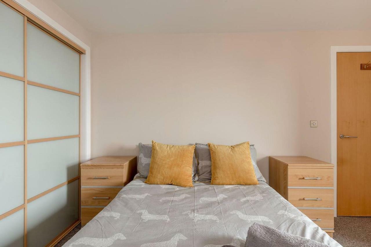 Modern Riverfront Apt. 10 Mins From Hydro/Secc Glasgow Exterior photo
